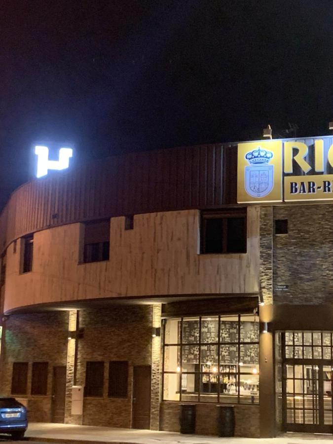 Hotel Riojano Уманес де Мадрид Екстериор снимка