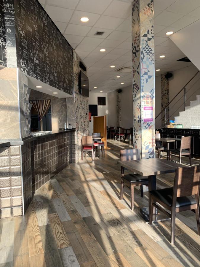 Hotel Riojano Уманес де Мадрид Екстериор снимка