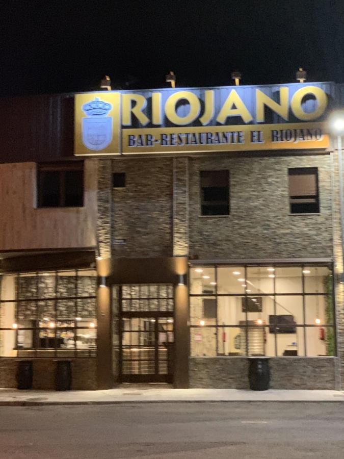 Hotel Riojano Уманес де Мадрид Екстериор снимка