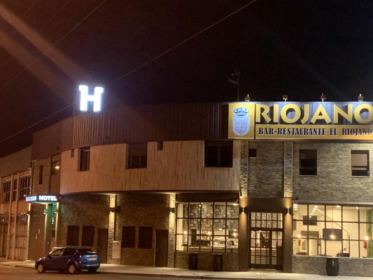 Hotel Riojano Уманес де Мадрид Екстериор снимка