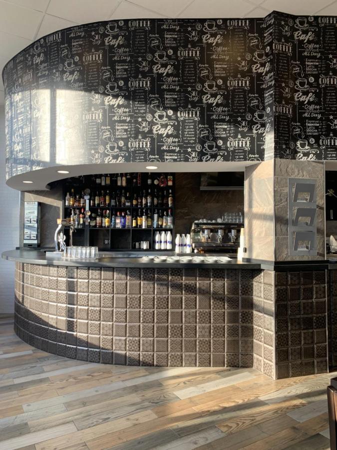 Hotel Riojano Уманес де Мадрид Екстериор снимка